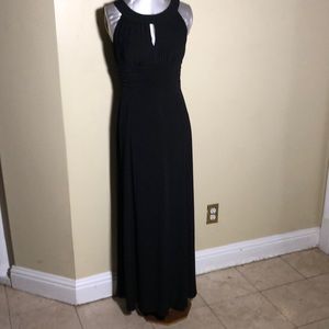 Signature by Sangria Black evening Dress.size 6